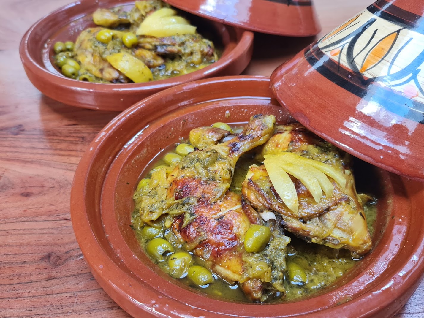 Traiteur marocain - Un tajine au poulet, olives et citron confits des délices des hanane