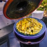 Un tajine au poulet, olives et citron confits des délices des hanane