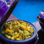 Un tajine au poulet, olives et citron confits des délices des hanane
